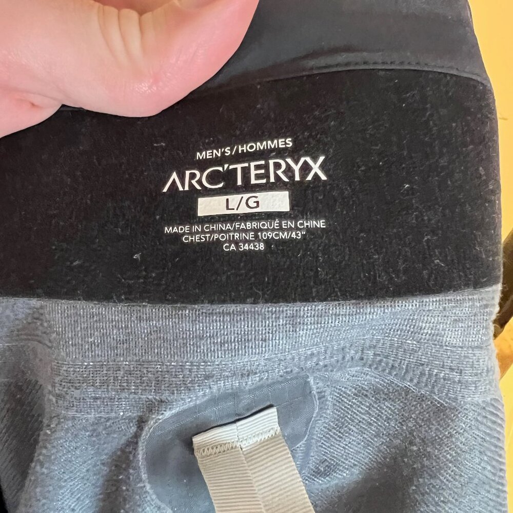 Arc’teryx Knee-Length Raincoat (Black), L – Good